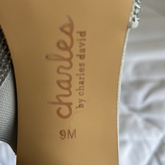 Charles David REVEAL slides with crystals - NWT - Picture 5 of 5